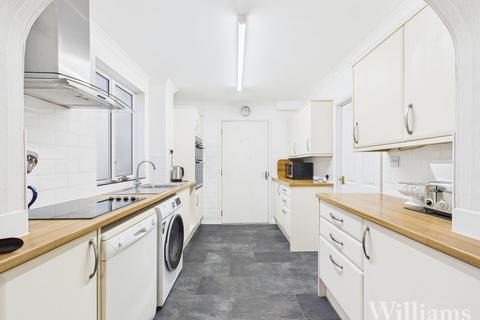 3 bedroom semi-detached house for sale, Thrasher Road, Aylesbury HP21