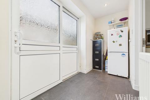 3 bedroom semi-detached house for sale, Thrasher Road, Aylesbury HP21