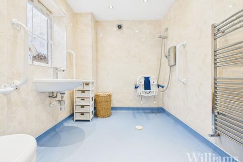 3 bedroom semi-detached house for sale, Thrasher Road, Aylesbury HP21