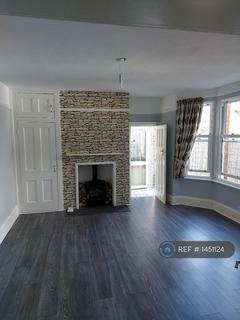 2 bedroom flat to rent, Portland Avenue, Southend-On-Sea, SS1
