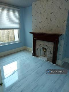 2 bedroom flat to rent, Portland Avenue, Southend-On-Sea, SS1