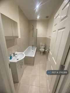 2 bedroom flat to rent, Kenton Avenue, Harrow, HA1