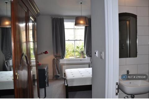 1 bedroom in a house share to rent, Gateley Road, London, SW9
