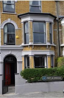 1 bedroom in a house share to rent, Gateley Road, London, SW9