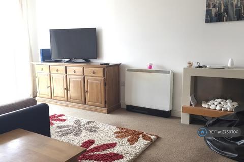 2 bedroom flat to rent, Bluebell Way, Carterton, OX18