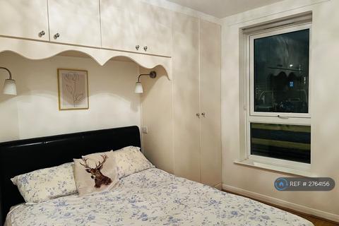 1 bedroom flat to rent, Basque Court, London, SE16