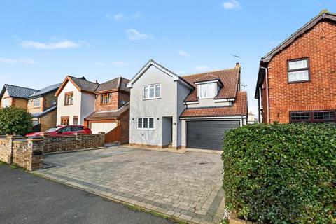 4 bedroom detached house for sale - Papenburg Road, Canvey Island SS8