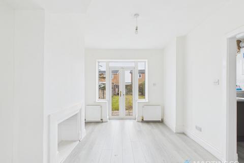 3 bedroom terraced house to rent, Longway, Blackpool FY4