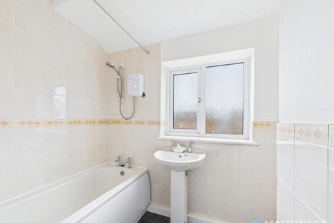 3 bedroom terraced house to rent, Longway, Blackpool FY4