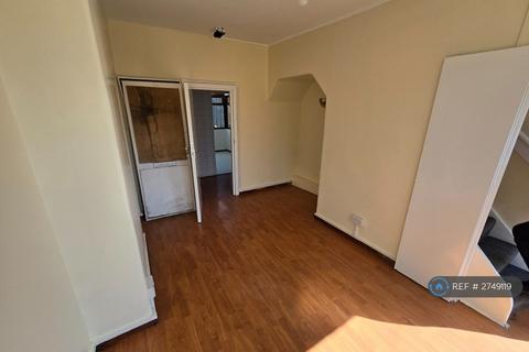 2 bedroom terraced house to rent, Ruislip Street, London, SW17