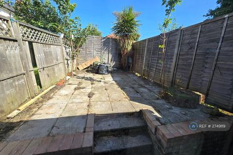 2 bedroom terraced house to rent, Ruislip Street, London, SW17