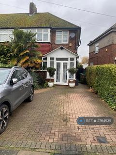 3 bedroom semi-detached house to rent, Saxon Road, Ashford, TW15