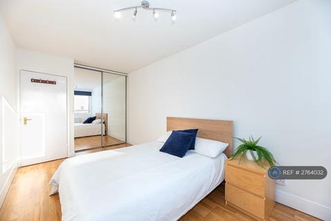 2 bedroom flat to rent, Park South, London, SW11