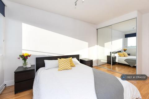 2 bedroom flat to rent, Park South, London, SW11