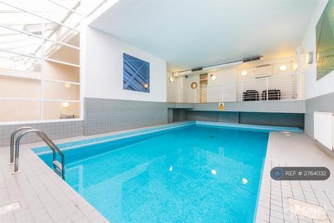 2 bedroom flat to rent, Park South, London, SW11