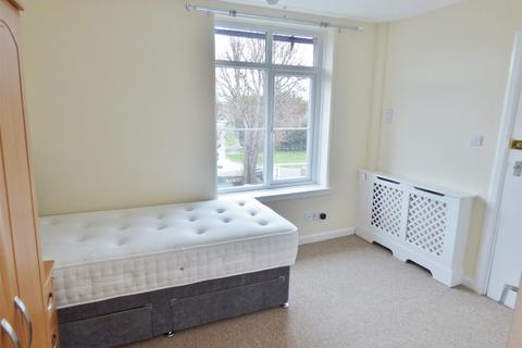 1 bedroom in a house share to rent, Selborne Place, Littlehampton BN17
