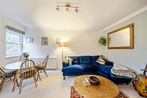 1 bedroom maisonette for sale, Quadrangle Mews, Stanmore HA7
