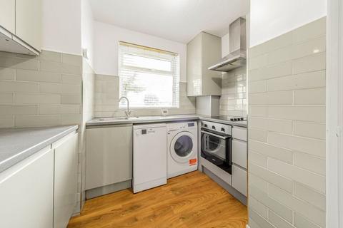 2 bedroom flat to rent, Bromley Road, Catford, London, SE6