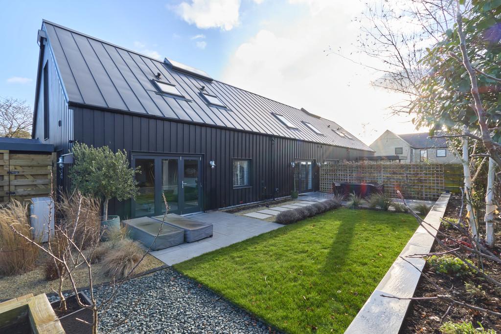 10 Hill Farm View 070126 48