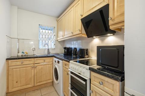 1 bedroom apartment to rent, Stadium St, Chelsea