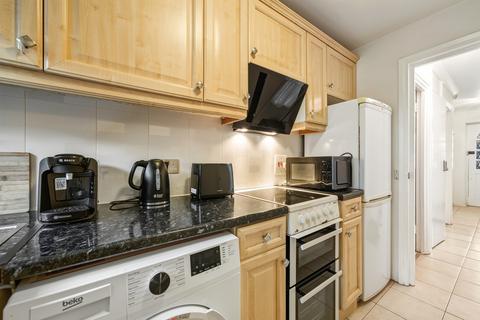 1 bedroom apartment to rent, Stadium St, Chelsea