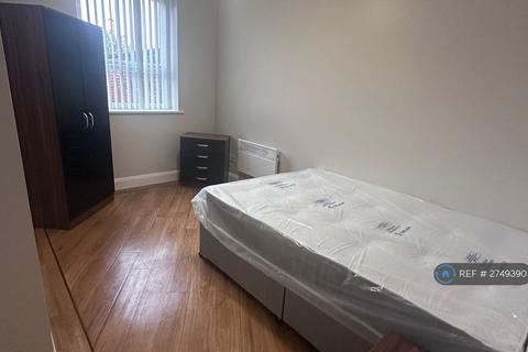 2 bedroom flat to rent, Gladstone Court, Liverpool, L8