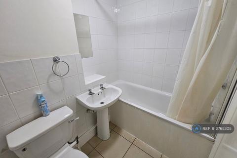 Studio to rent, Hill Court, London, SW15