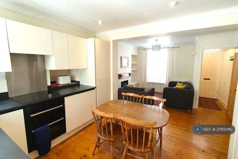 3 bedroom terraced house to rent, Helston Road, Penryn, TR10