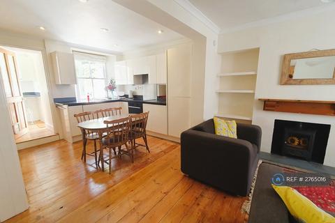 3 bedroom terraced house to rent, Helston Road, Penryn, TR10