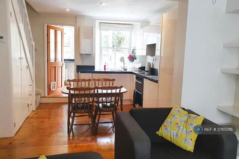3 bedroom terraced house to rent, Helston Road, Penryn, TR10
