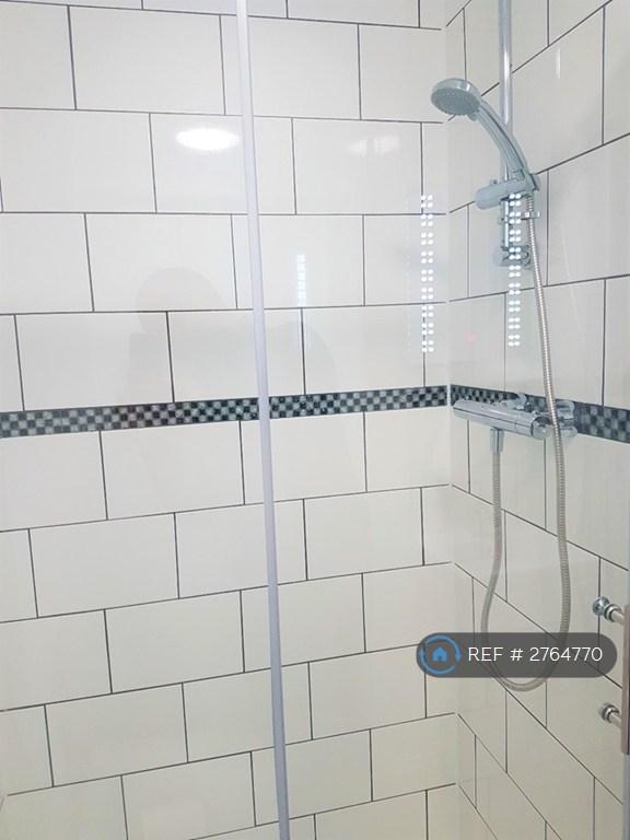 Large Shower Cubicle