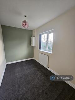 2 bedroom flat to rent, Fletcher Street, Little Lever, Bolton, BL3