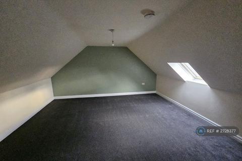 2 bedroom flat to rent, Fletcher Street, Little Lever, Bolton, BL3