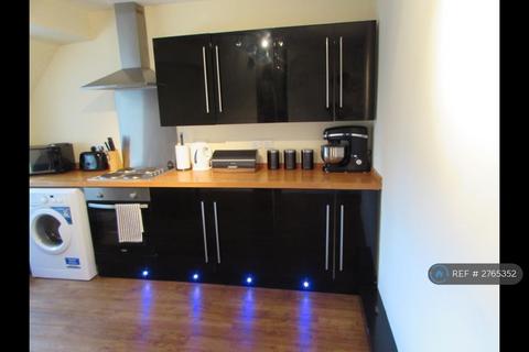 2 bedroom penthouse to rent, Albemarle Road, Beckenham, BR3