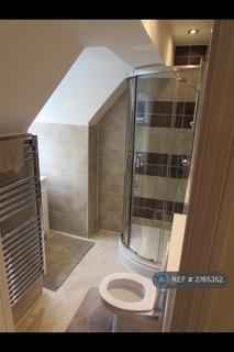 2 bedroom penthouse to rent, Albemarle Road, Beckenham, BR3