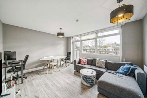 3 bedroom flat to rent, Park Hill, London SW4
