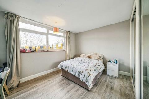 3 bedroom flat to rent, Park Hill, London SW4