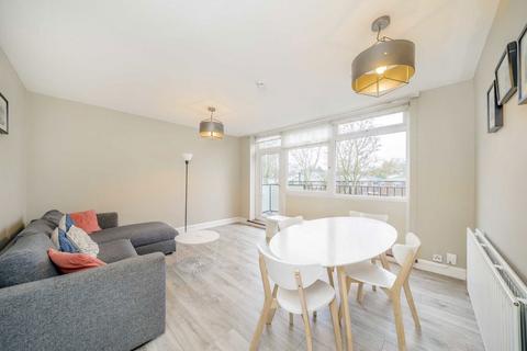 3 bedroom flat to rent, Park Hill, London SW4