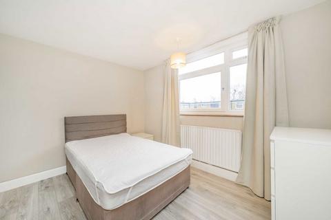3 bedroom flat to rent, Park Hill, London SW4