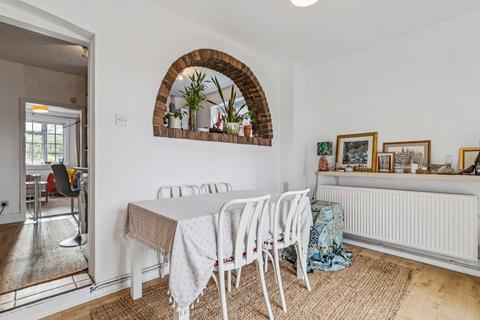 2 bedroom house to rent, Partingdale Lane, London NW7