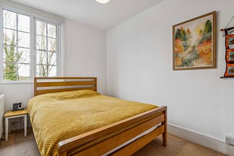 2 bedroom house to rent, Partingdale Lane, London NW7