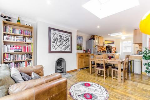 3 bedroom flat for sale, Hoxton Street, London, N1 6LP