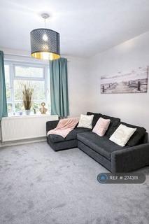 Studio to rent, Lawrance Close, London, W12