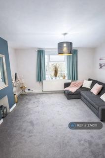 Studio to rent, Lawrance Close, London, W12