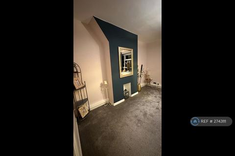Studio to rent, Lawrance Close, London, W12