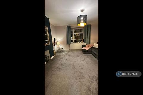 Studio to rent, Lawrance Close, London, W12