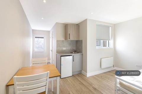 Studio to rent, Clensham Lane, Sutton, SM1