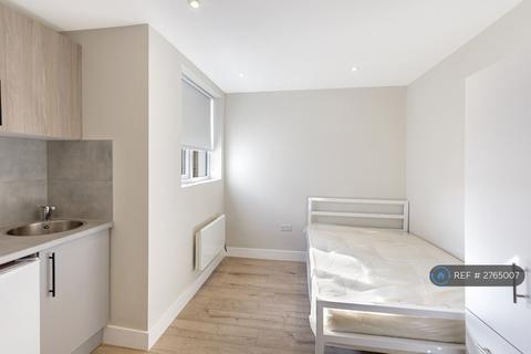 Studio to rent, Clensham Lane, Sutton, SM1