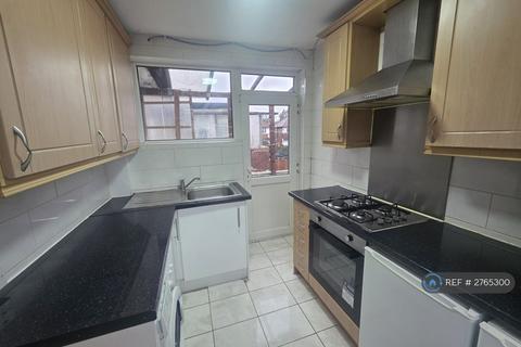 2 bedroom flat to rent, Everton Drive, Stanmore, HA7