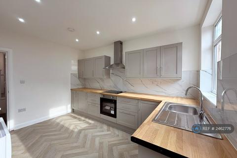 2 bedroom flat to rent, High Street, Loughborough, LE11